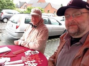 Horst Fischer und Ralph-Erich Hildebrandt am Stand in Rosellerheide